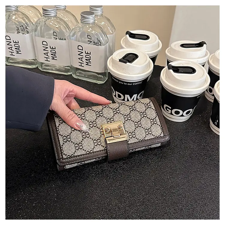 Cross-border high-end wallet women's new short multi-card three-fold buckle hand-held long wallet for hair — feature 46