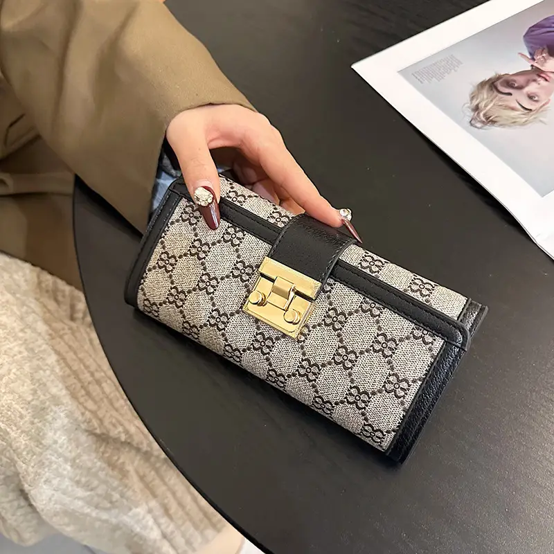 Cross-border high-end wallet women's new short multi-card three-fold buckle hand-held long wallet for hair