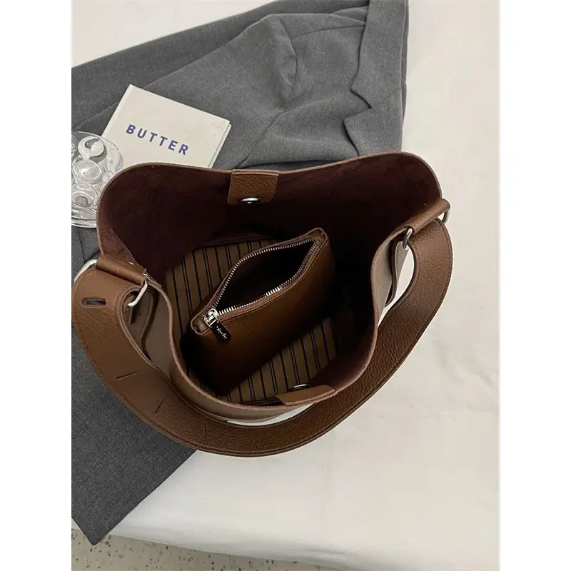 Brown French Large Capacity Shoulder Bag - Image 8