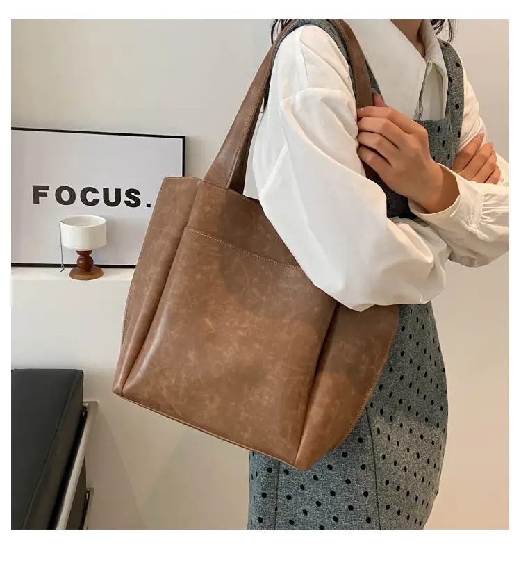 Retro Large Capacity Tote Bag for Women 2026 — feature 11