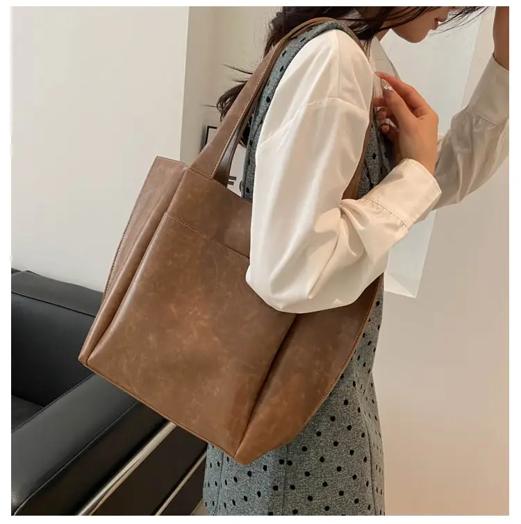 Retro Large Capacity Tote Bag for Women 2026 — feature 13