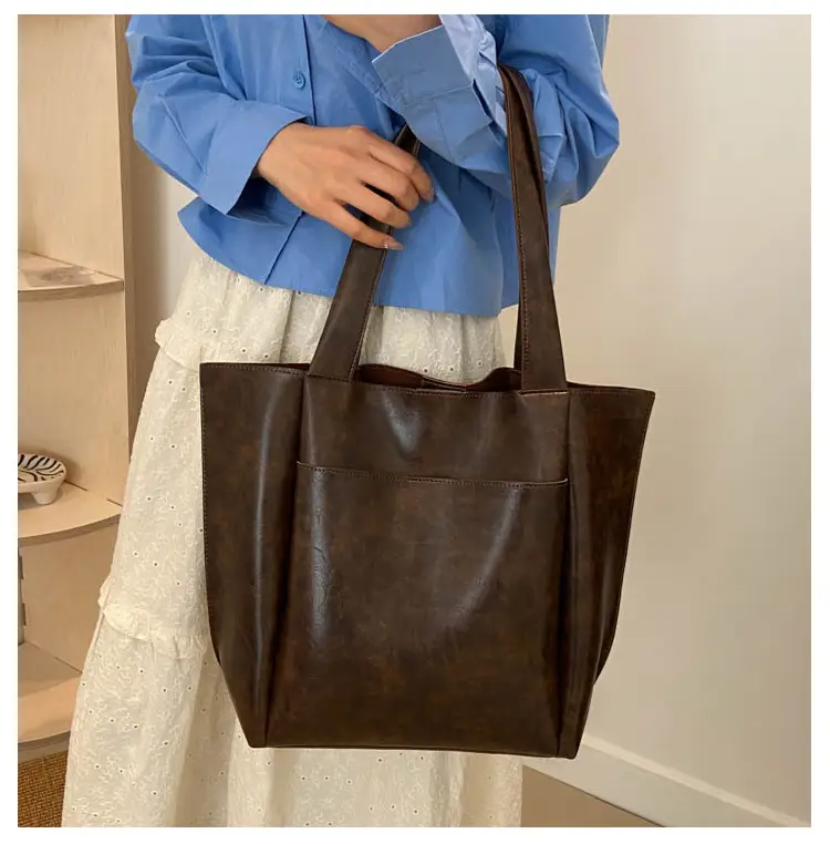 Retro Large Capacity Tote Bag for Women 2026 — feature 14