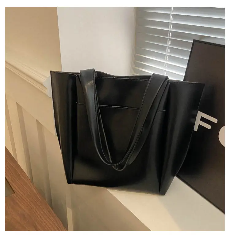 Retro Large Capacity Tote Bag for Women 2026 — feature 17