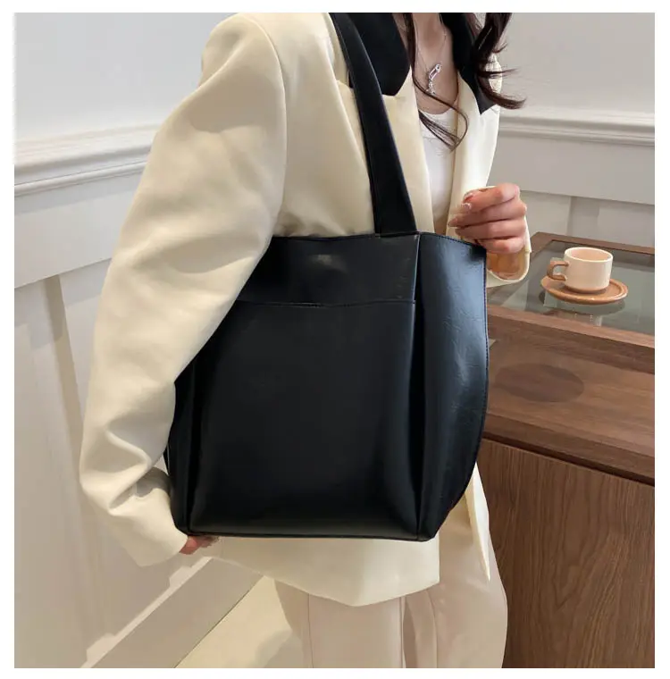 Retro Large Capacity Tote Bag for Women 2026 — feature 8