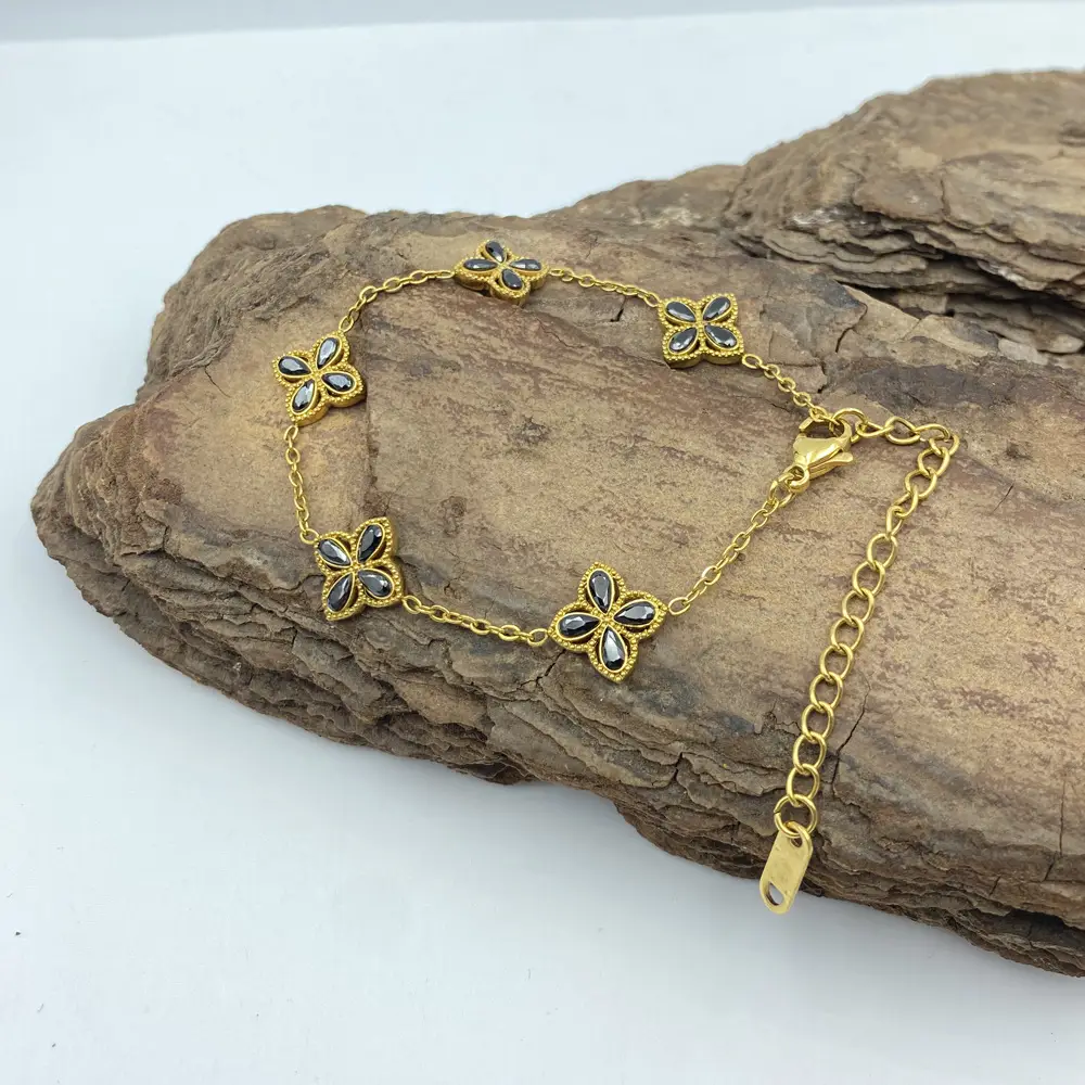 Gold Four-Leaf Clover Bracelet with Diamonds - Image 9