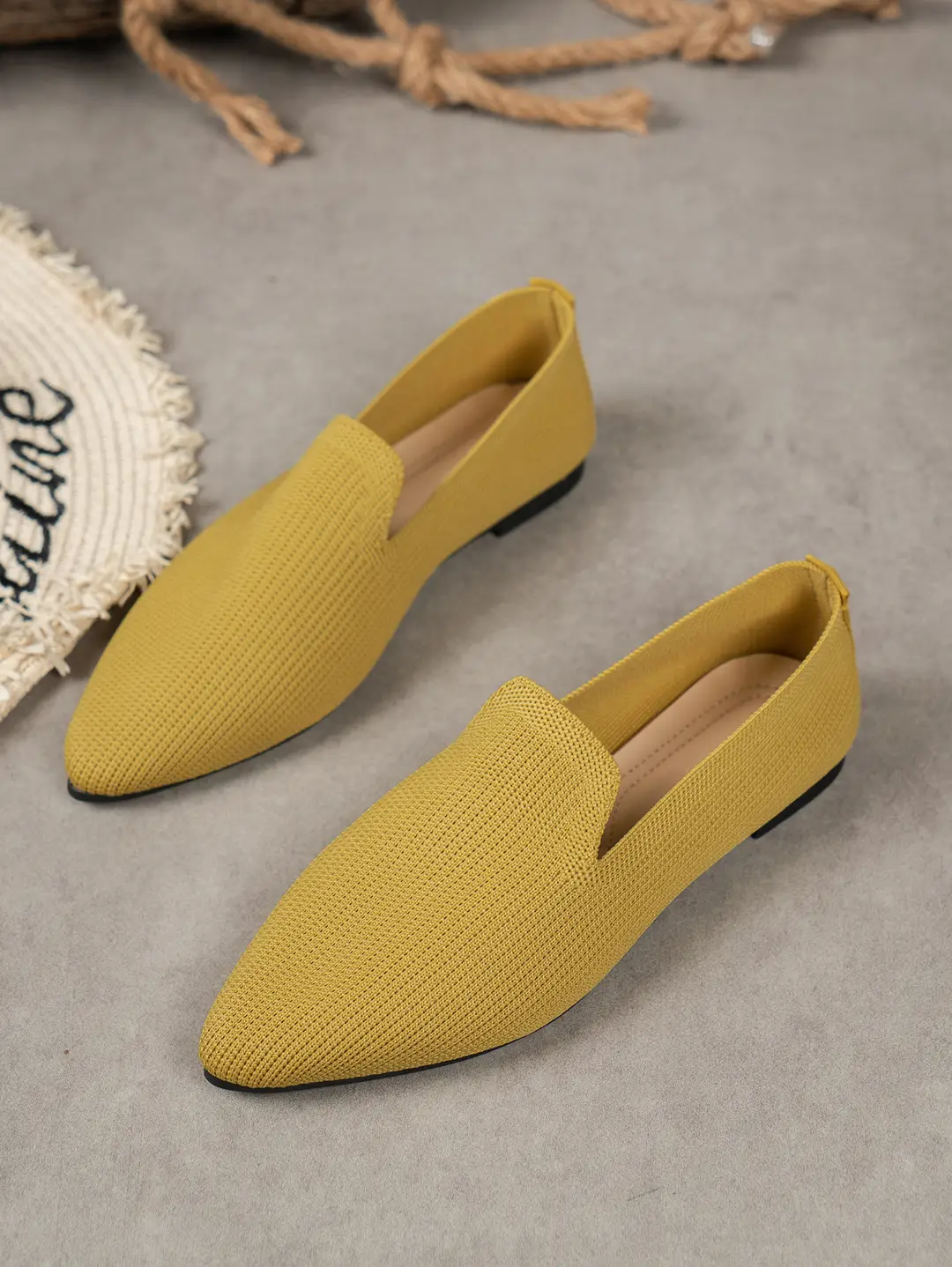 Plus Size European and American Style Women's Fashionable Casual Versatile Pointed Toe Pure Color Soft Sole Slip-On Knitted Flats Shoes — feature 9