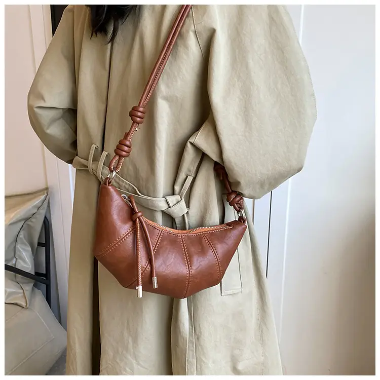 Black Leather Shoulder Bag for Women 2024 — feature 7