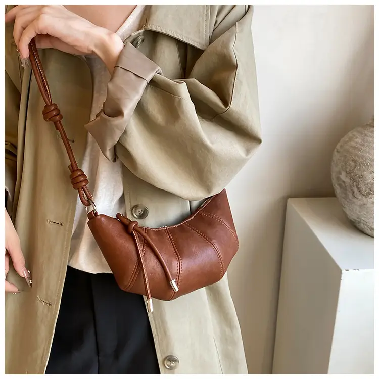 Black Leather Shoulder Bag for Women 2024 — feature 8