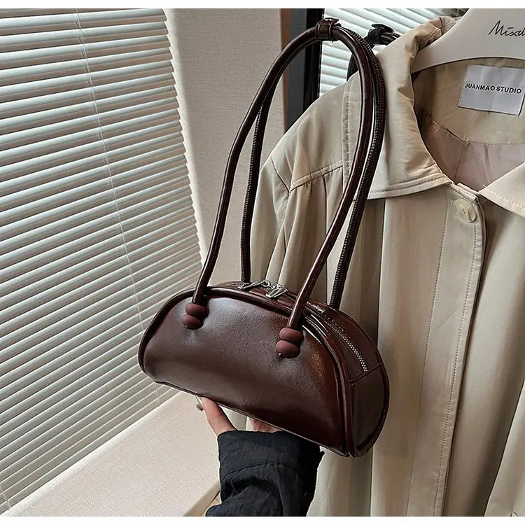 Black Leather Shoulder Bag for Women 2024 — feature 18