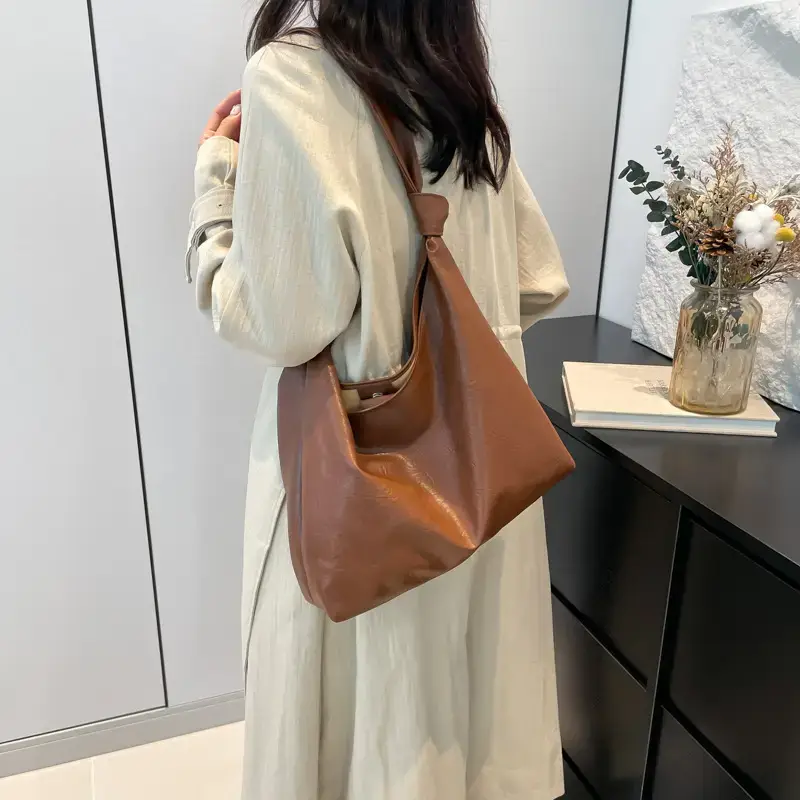 Textured Oil Leather Large Tote Bag Brown