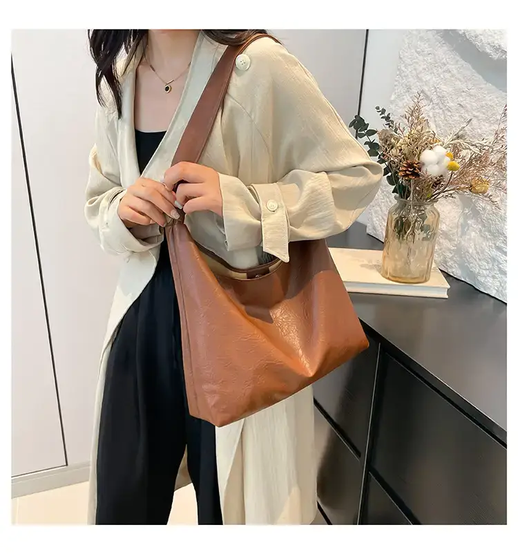 Textured Oil Leather Large Tote Bag Brown — feature 13