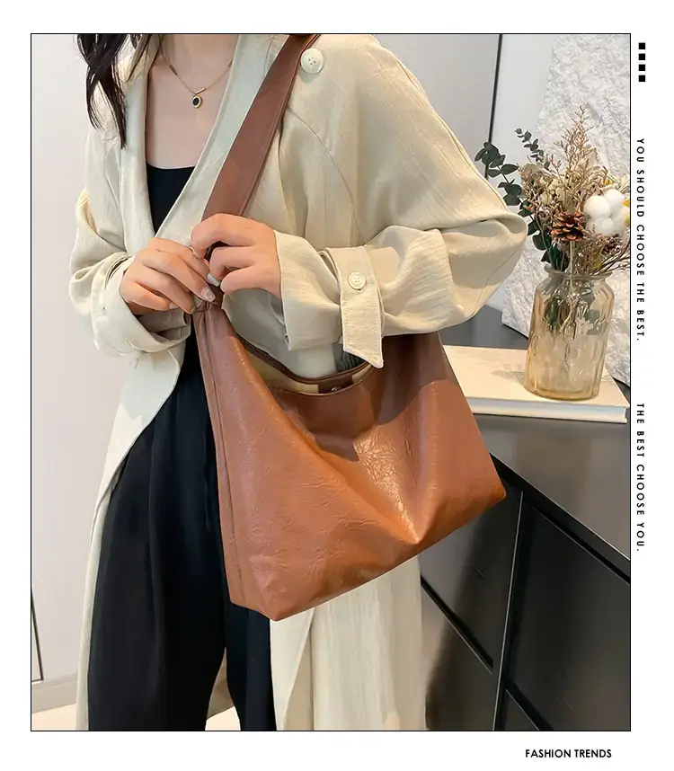 Textured Oil Leather Large Tote Bag Brown — feature 2