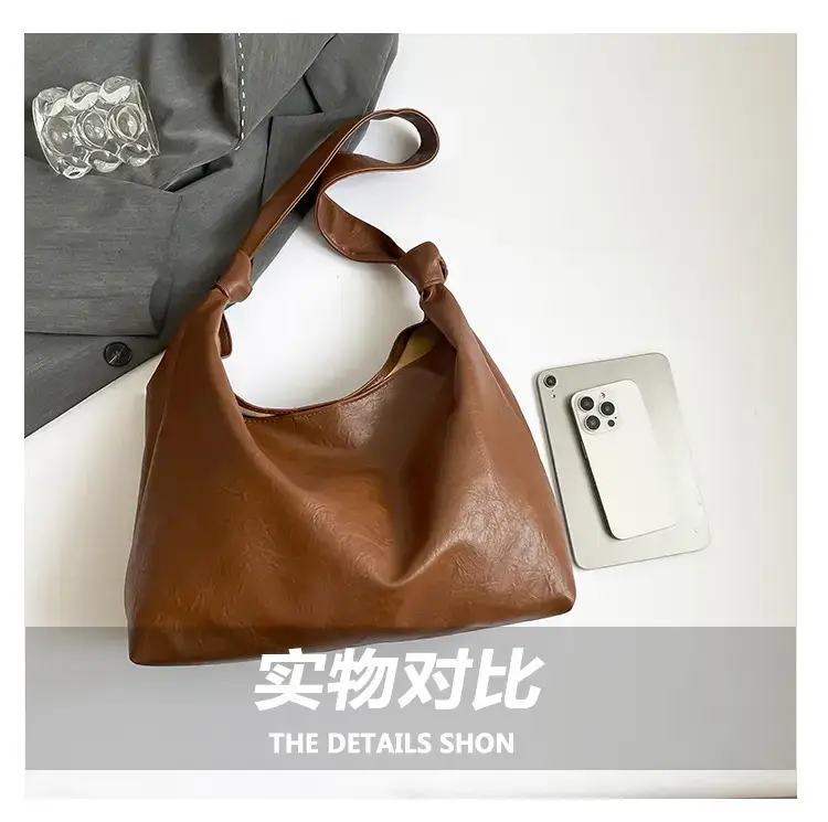 Textured Oil Leather Large Tote Bag Brown — feature 7