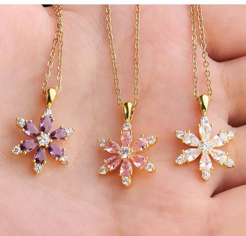 Cross-Cheek Zircon Flower Necklace Set β feature 6