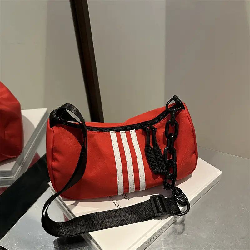 Black Chain Shoulder Bag for Women Autumn - Image 4
