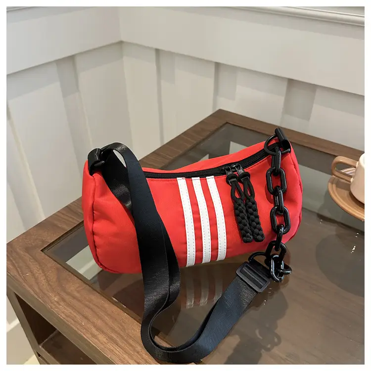Black Chain Shoulder Bag for Women Autumn — feature 11