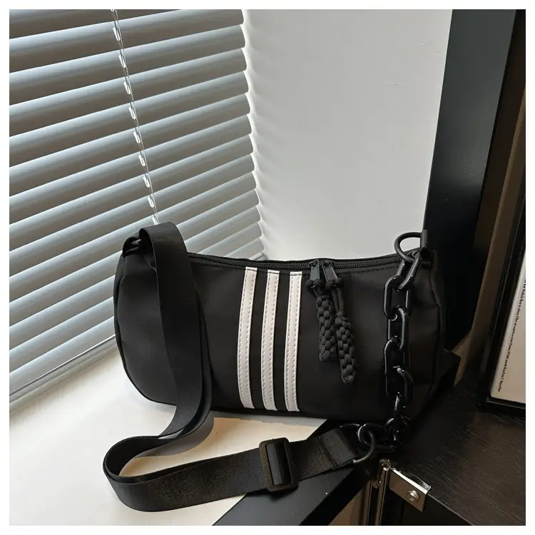 Black Chain Shoulder Bag for Women Autumn — feature 12