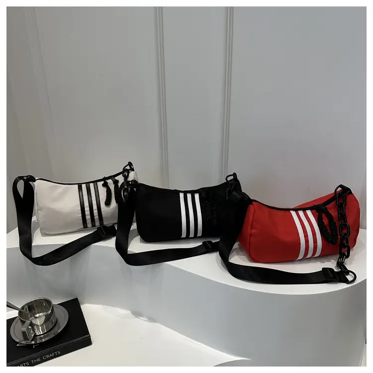 Black Chain Shoulder Bag for Women Autumn — feature 13