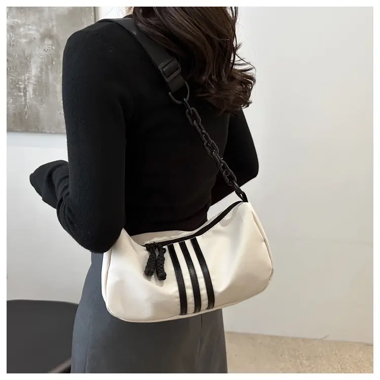 Black Chain Shoulder Bag for Women Autumn — feature 14