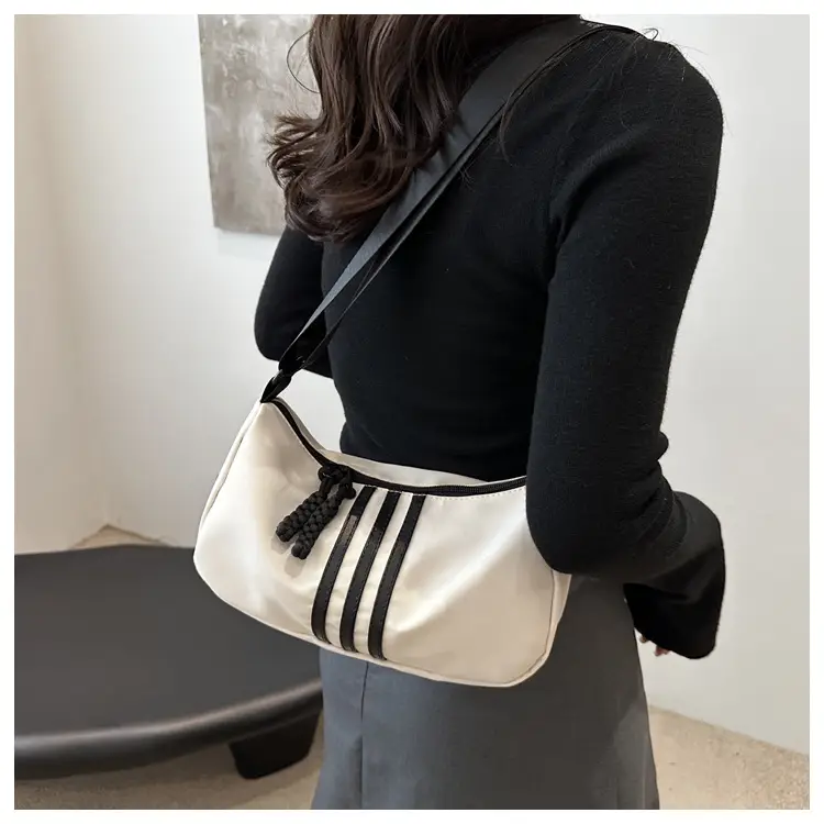 Black Chain Shoulder Bag for Women Autumn — feature 15