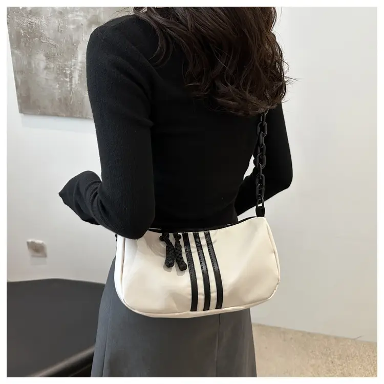 Black Chain Shoulder Bag for Women Autumn — feature 17