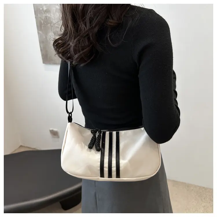 Black Chain Shoulder Bag for Women Autumn — feature 18
