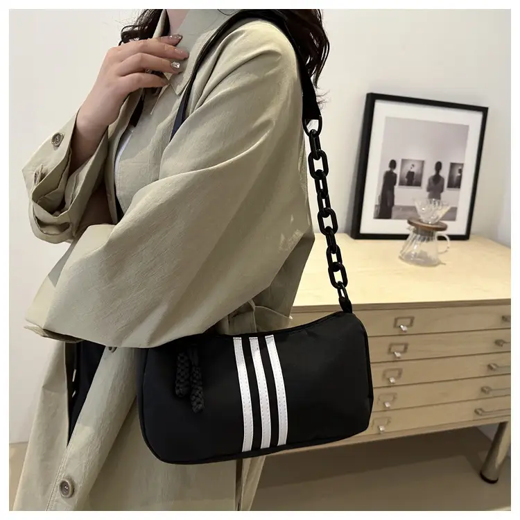 Black Chain Shoulder Bag for Women Autumn — feature 19