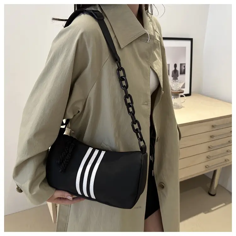Black Chain Shoulder Bag for Women Autumn — feature 20