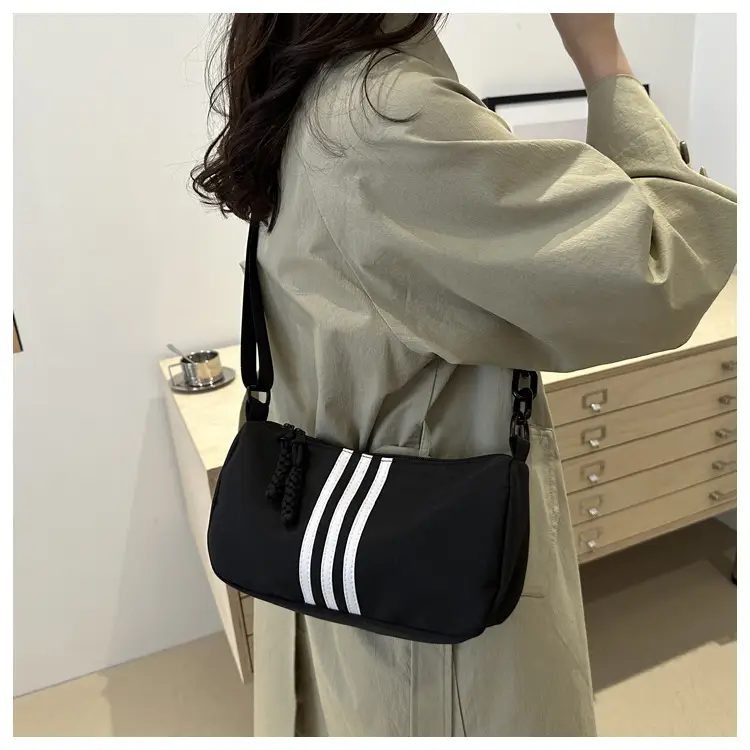 Black Chain Shoulder Bag for Women Autumn — feature 23