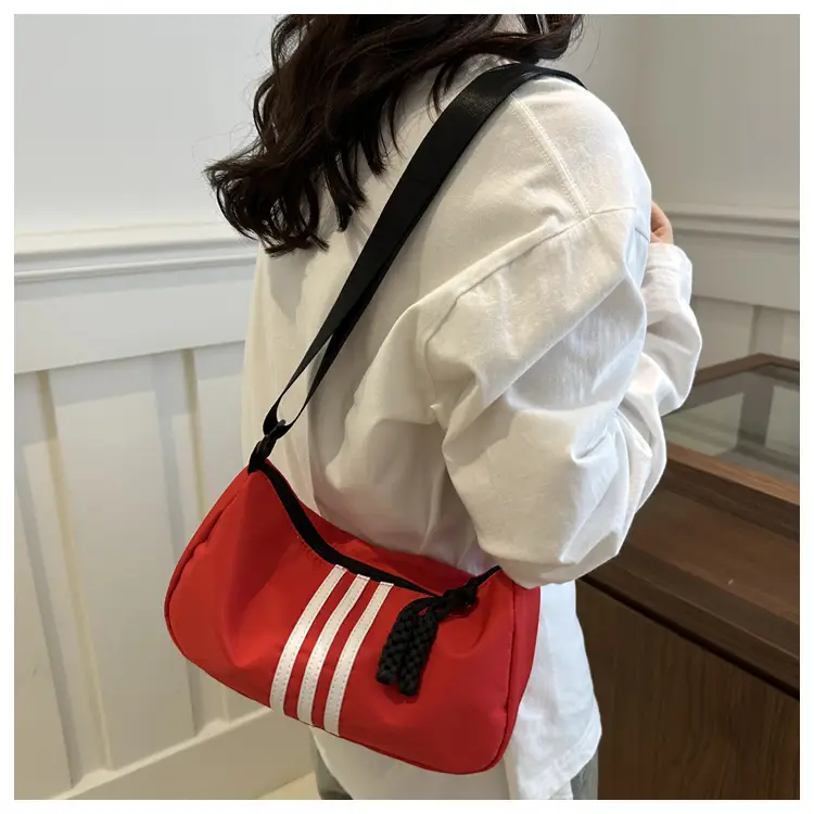 Black Chain Shoulder Bag for Women Autumn — feature 25