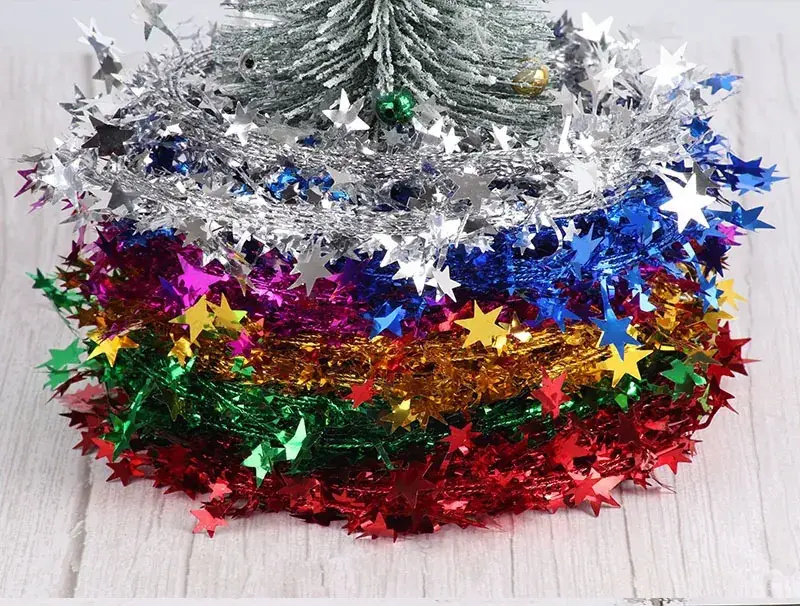 Christmas Tree Decor with Stars, Stars, and Pinecones — feature 15