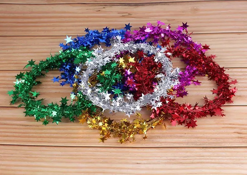 Christmas Tree Decor with Stars, Stars, and Pinecones — feature 16