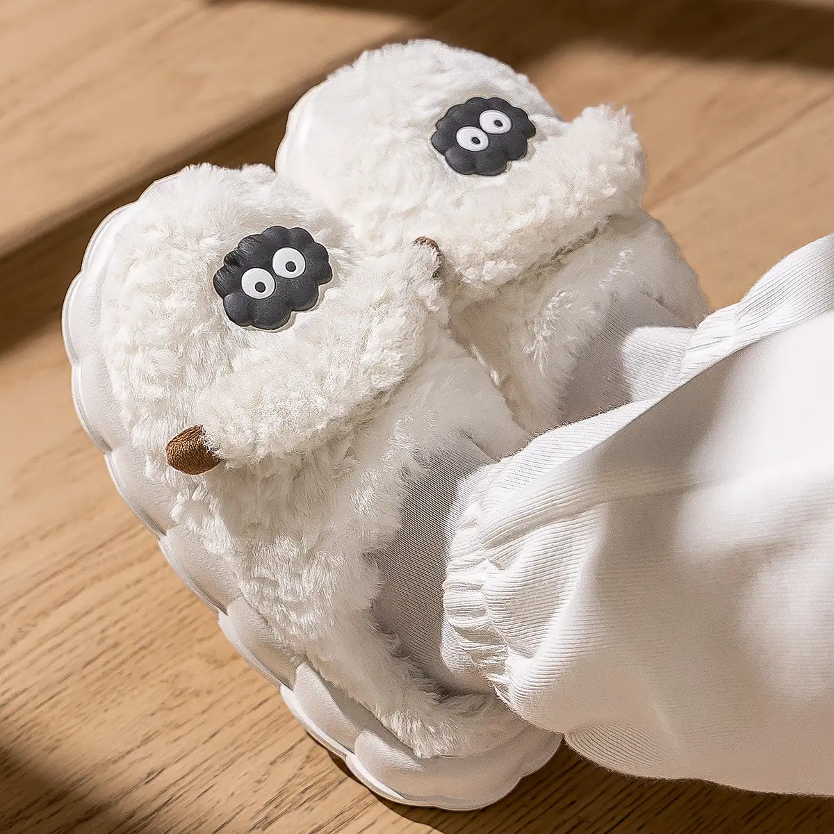 Cute Plush Cartoon Slippers for Women Winter 2026 - Image 5