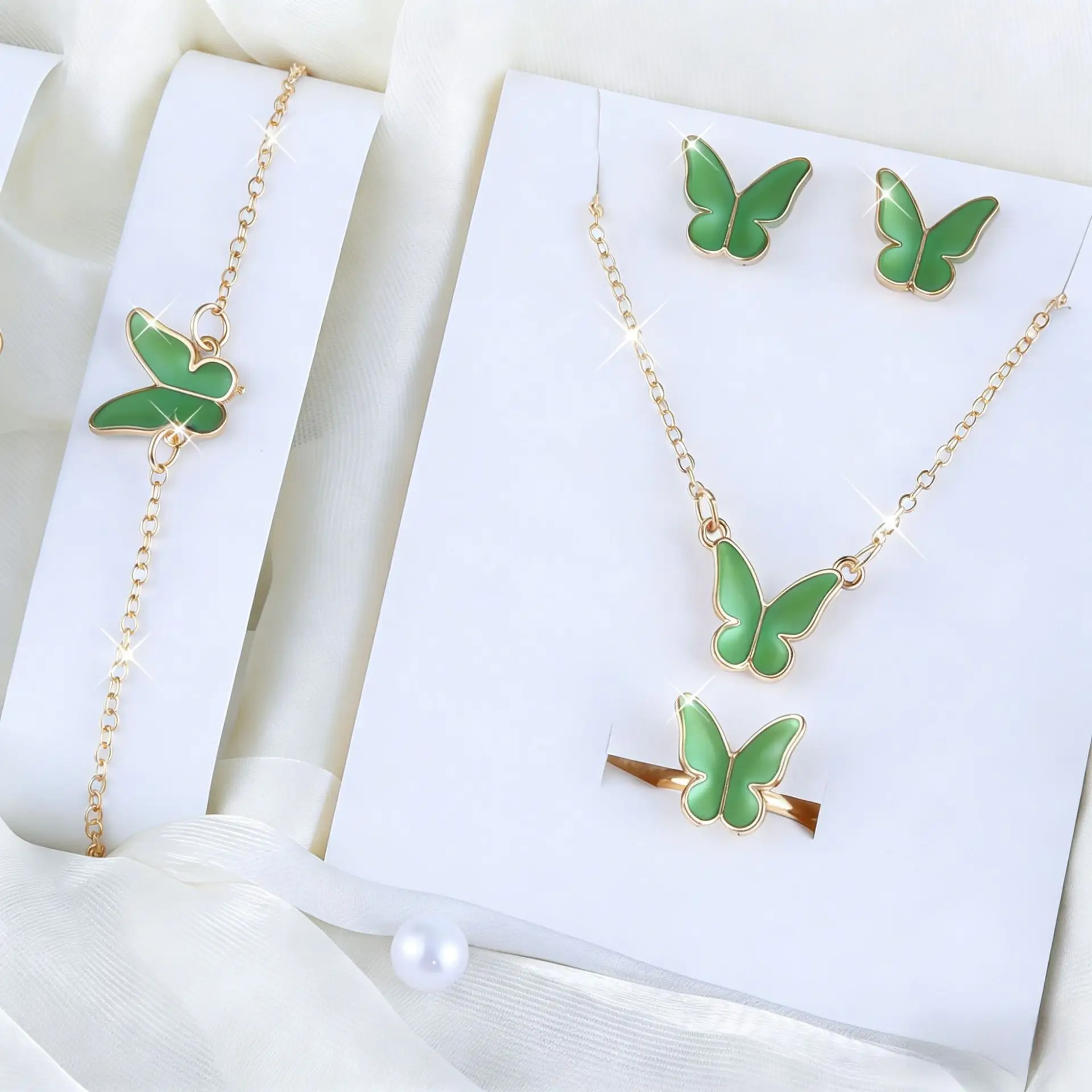 Green four-piece set