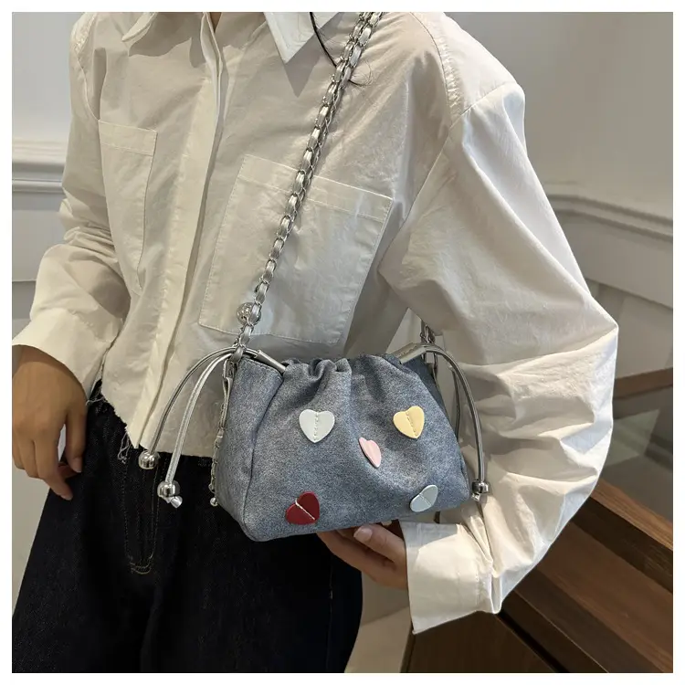 Women's Heart Print Chain Messenger Bag Grey 2024 — feature 10