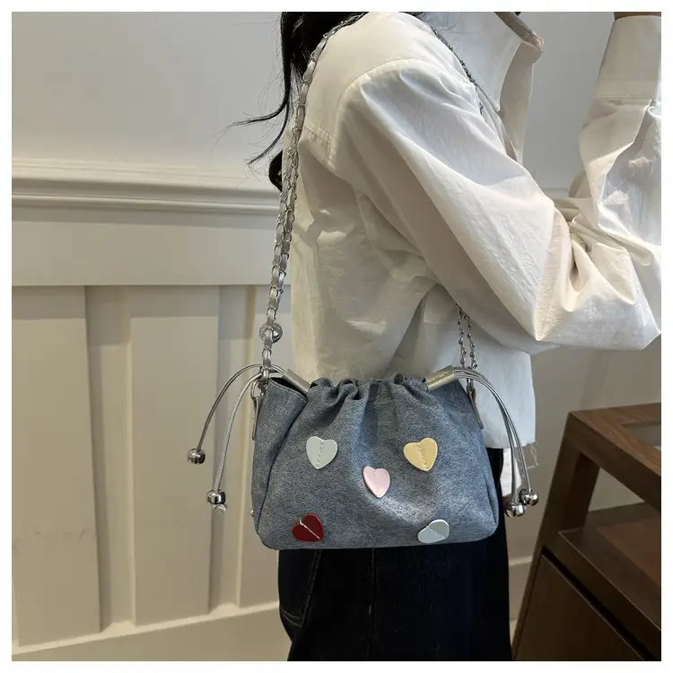Women's Heart Print Chain Messenger Bag Grey 2024 — feature 11
