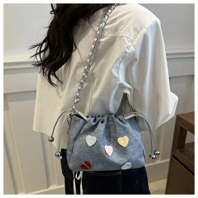 Women's Heart Print Chain Messenger Bag Grey 2024 — feature 12