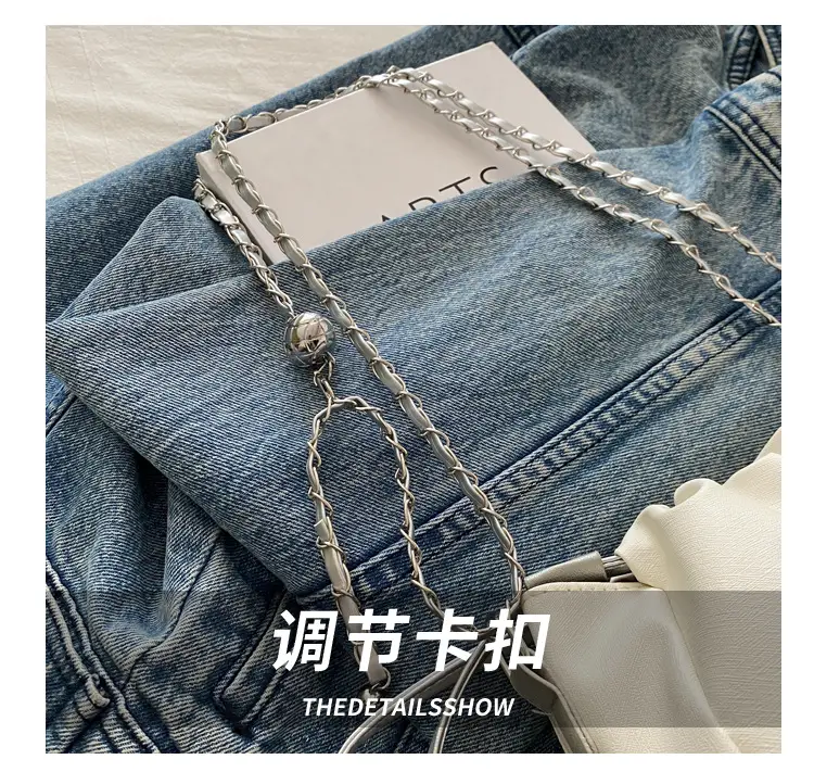Women's Heart Print Chain Messenger Bag Grey 2024 — feature 3