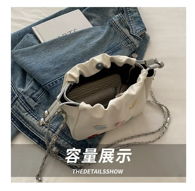 Women's Heart Print Chain Messenger Bag Grey 2024 — feature 6