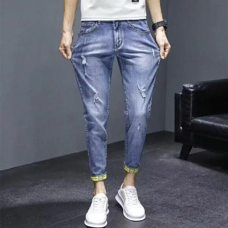 Men Blue Slim Hole Cropped Denim Pants - Image 3