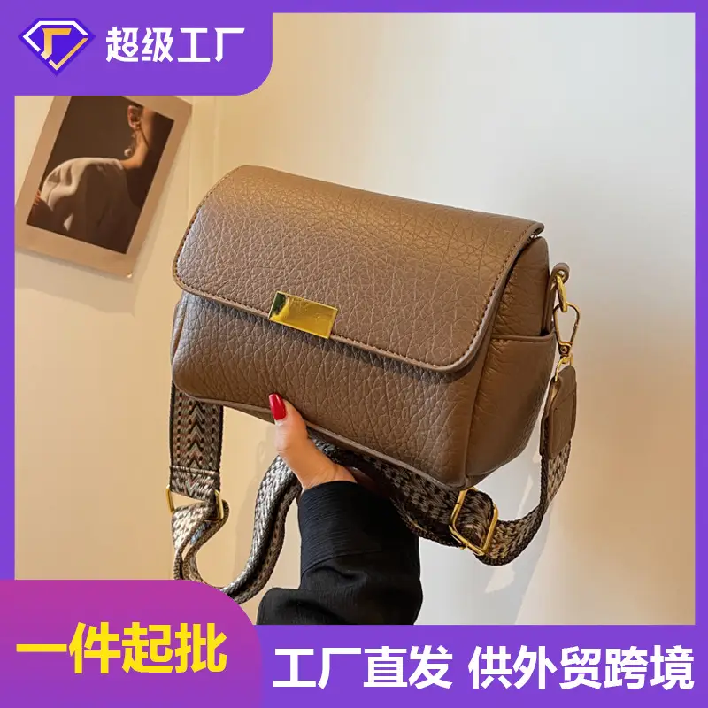 White Leather Crossbody Bag with Gold Clasp - Image 5