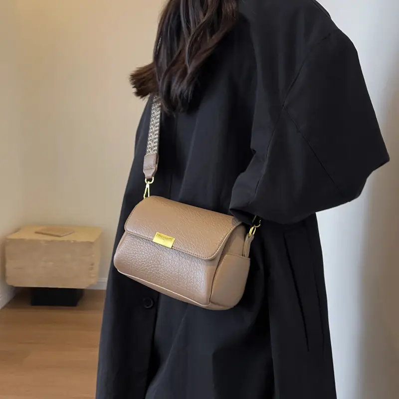 White Leather Crossbody Bag with Gold Clasp - Image 7