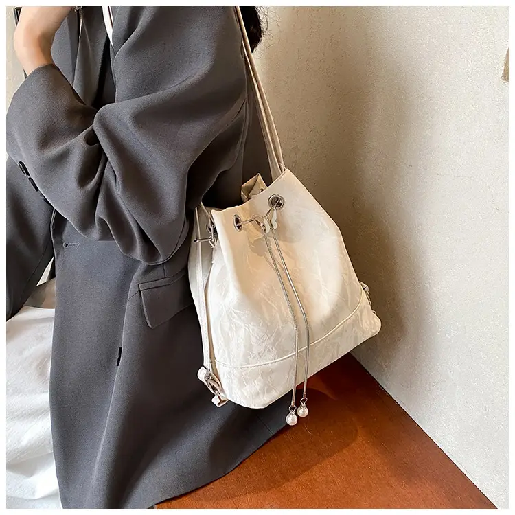 Women's New Texture Chain Shoulder Bag Green Beige — feature 9