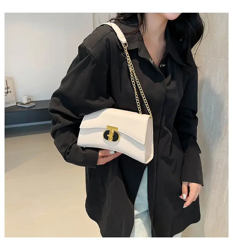Retro Lock Chain Shoulder Bag Beige Gold — feature 11