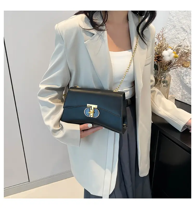 Retro Lock Chain Shoulder Bag Beige Gold — feature 14