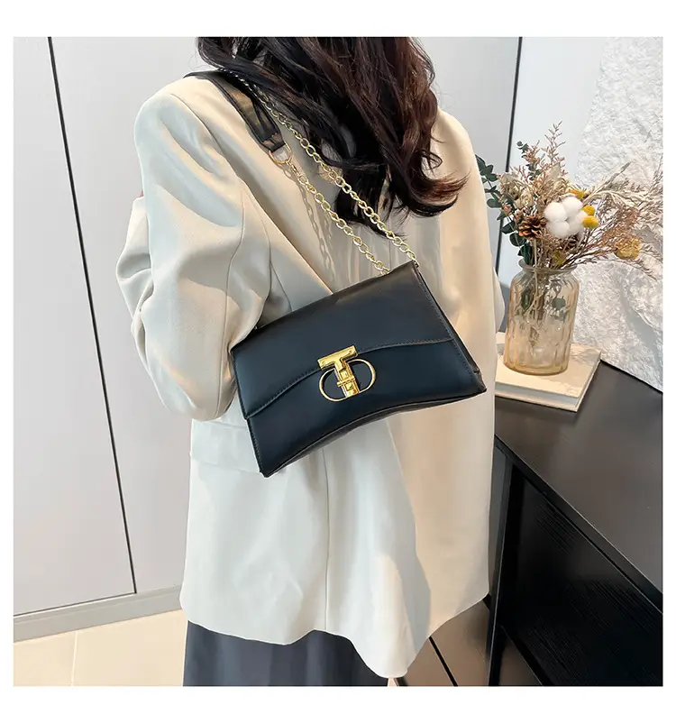 Retro Lock Chain Shoulder Bag Beige Gold — feature 15