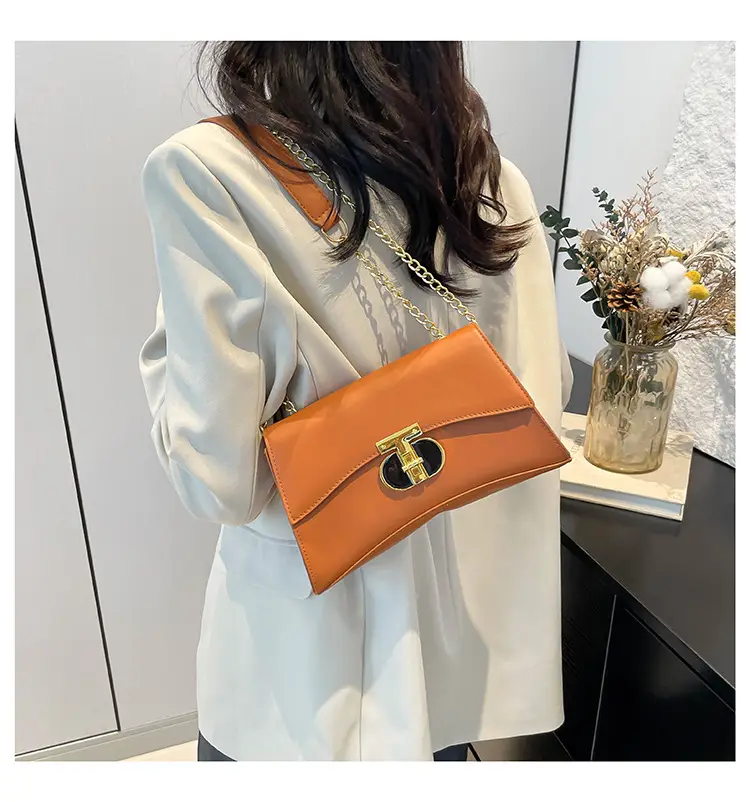 Retro Lock Chain Shoulder Bag Beige Gold — feature 19