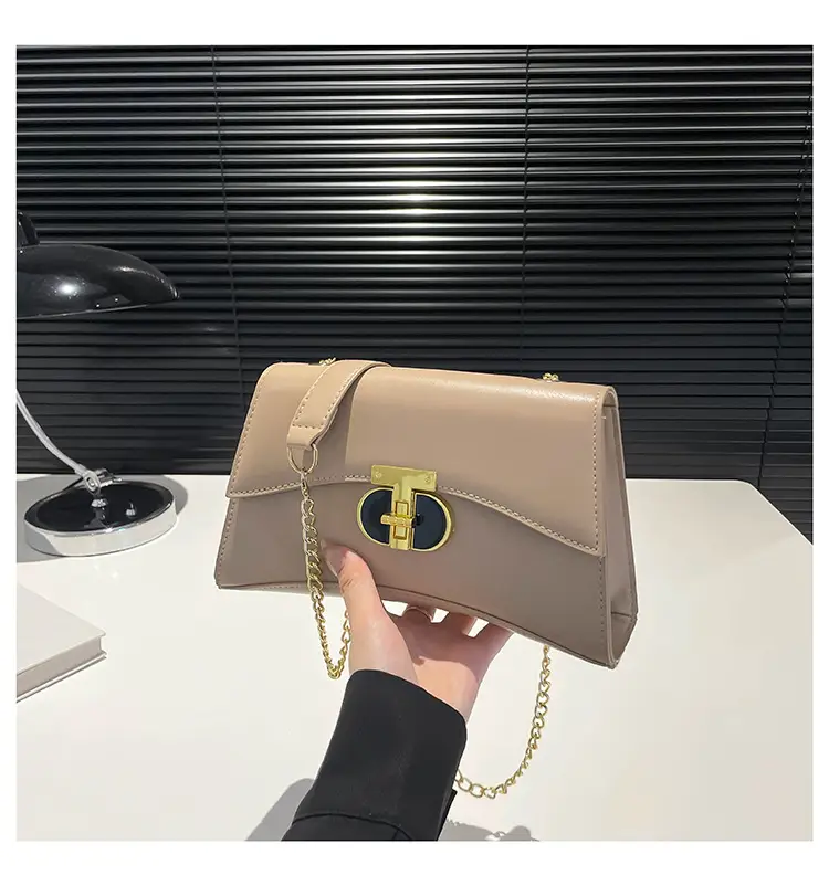 Retro Lock Chain Shoulder Bag Beige Gold — feature 26