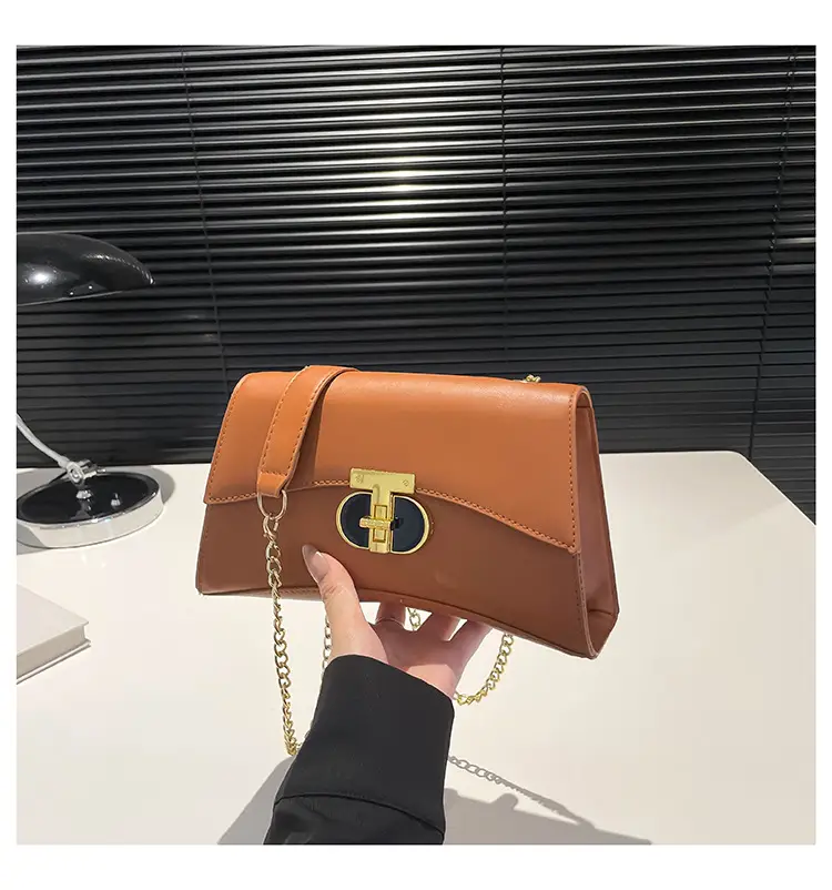 Retro Lock Chain Shoulder Bag Beige Gold — feature 29
