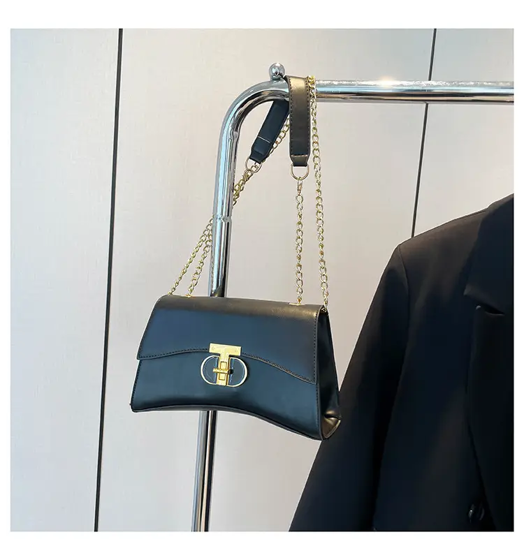 Retro Lock Chain Shoulder Bag Beige Gold — feature 30